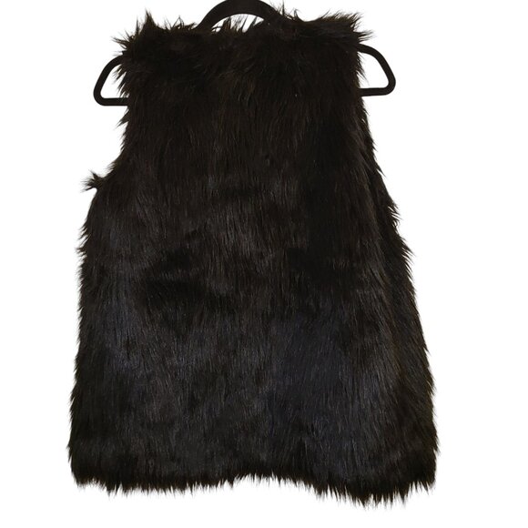 CHARLOTTE RUSSE | Black Faux Fur Cozy Vest - Picture 2 of 9